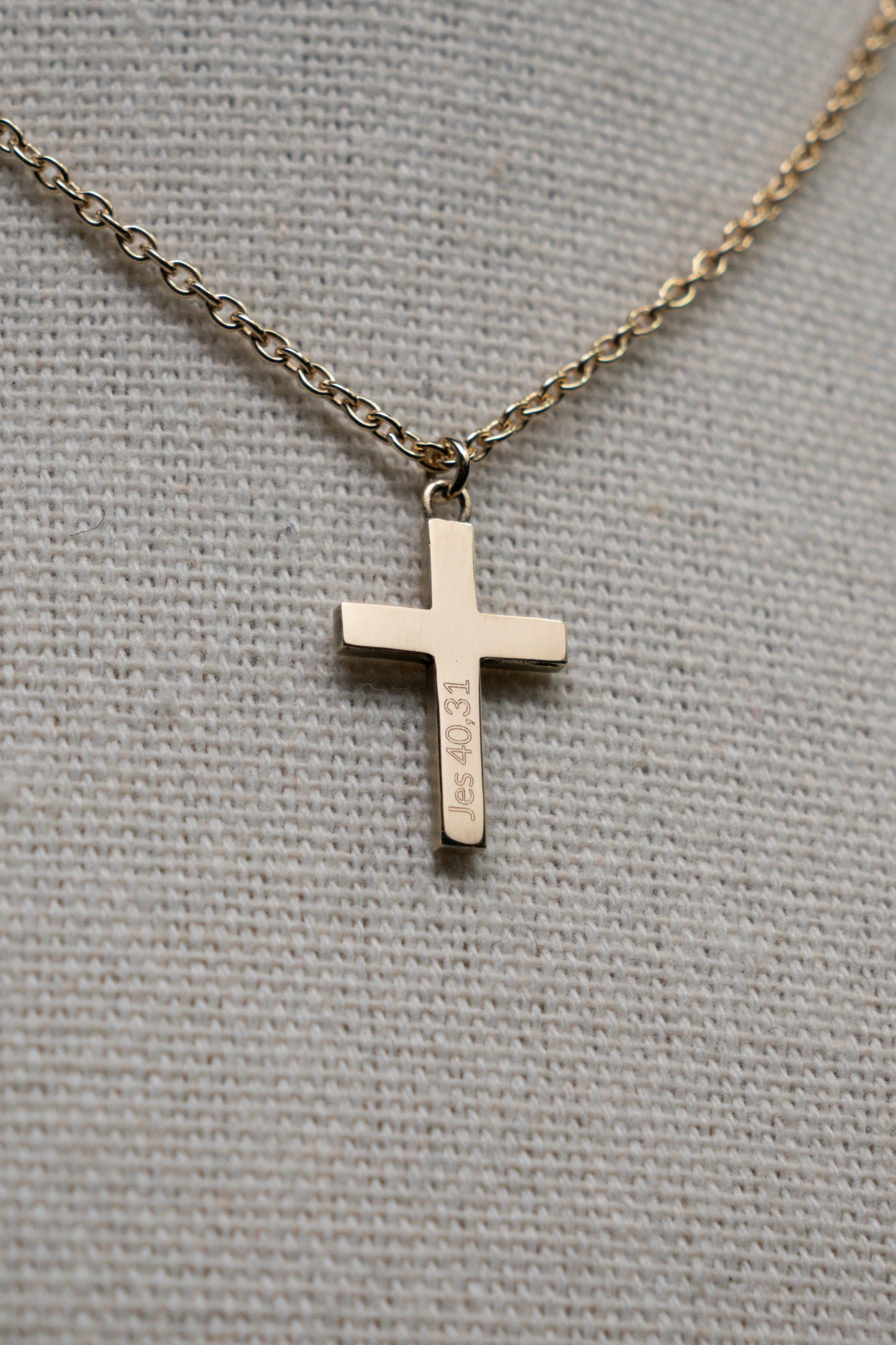 Goldene Kreuzkette - personalisierbar mit Gravur